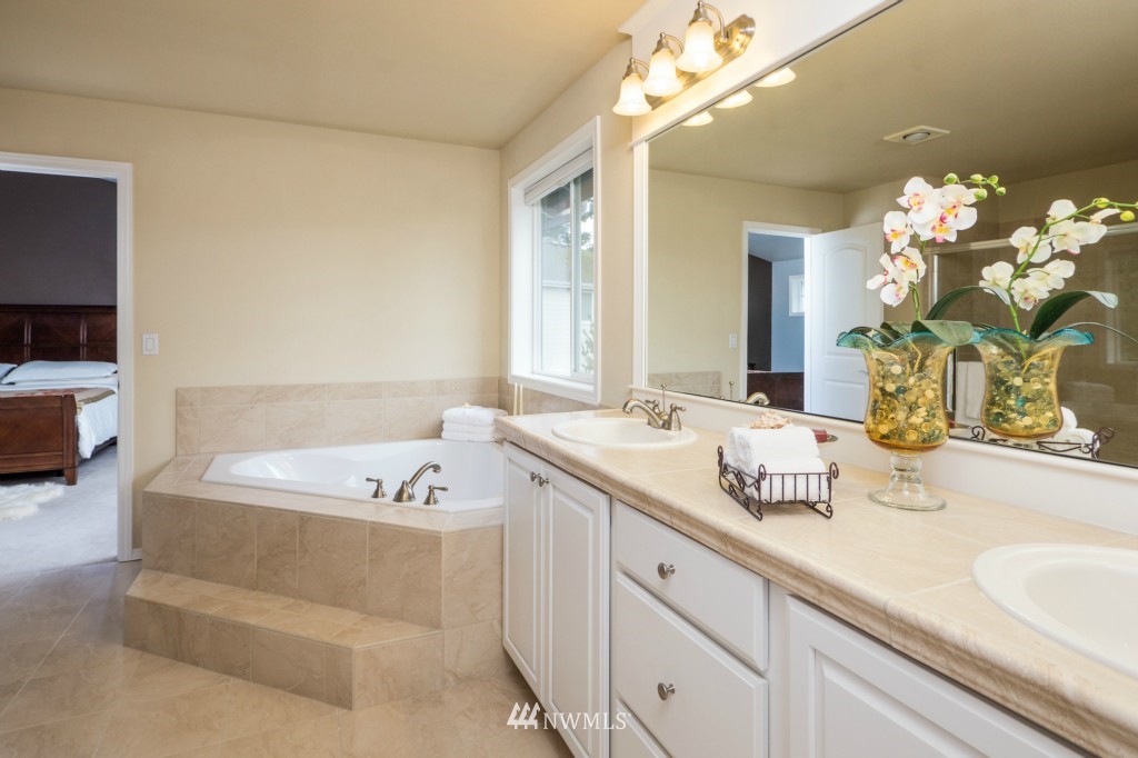 18924 35th Drive Southeast Bothell, WA 98012 - Photo 18 of 22 Gallery Image 18
