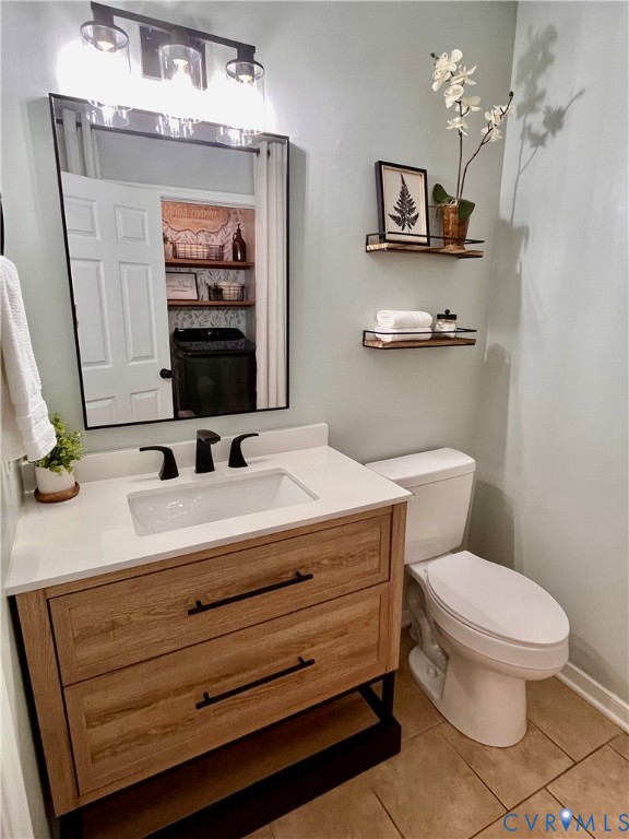 13700 Watkins Glen Road Midlothian, VA 23112 - Photo 11 of 23 a bathroom with a toilet a sink and mirror