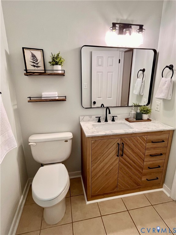 13700 Watkins Glen Road Midlothian, VA 23112 - Photo 15 of 23 a bathroom with a toilet sink and mirror