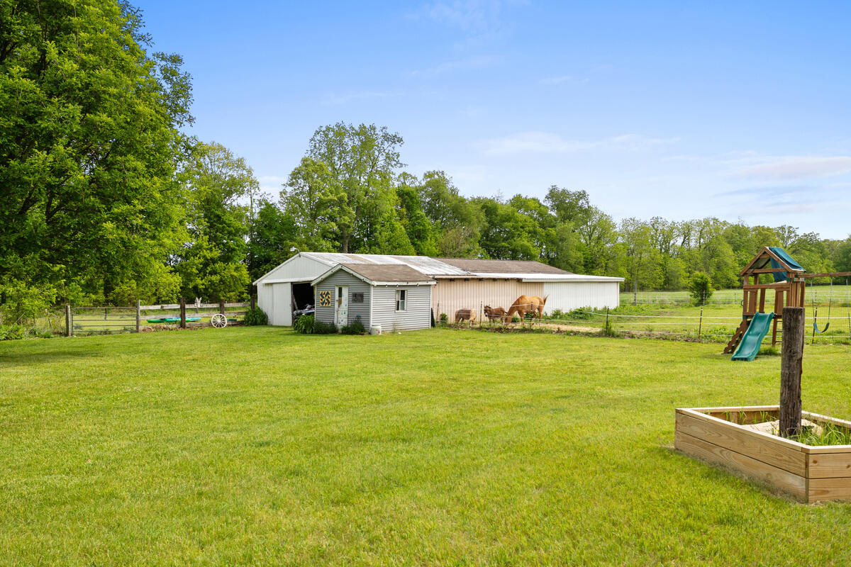 721 Clarendon Road Quincy, MI 49082 - Photo 3 of 22