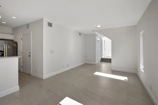 a view of entryway with kitchen