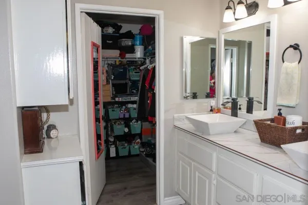 a en suite bathroom with a sink and a mirror