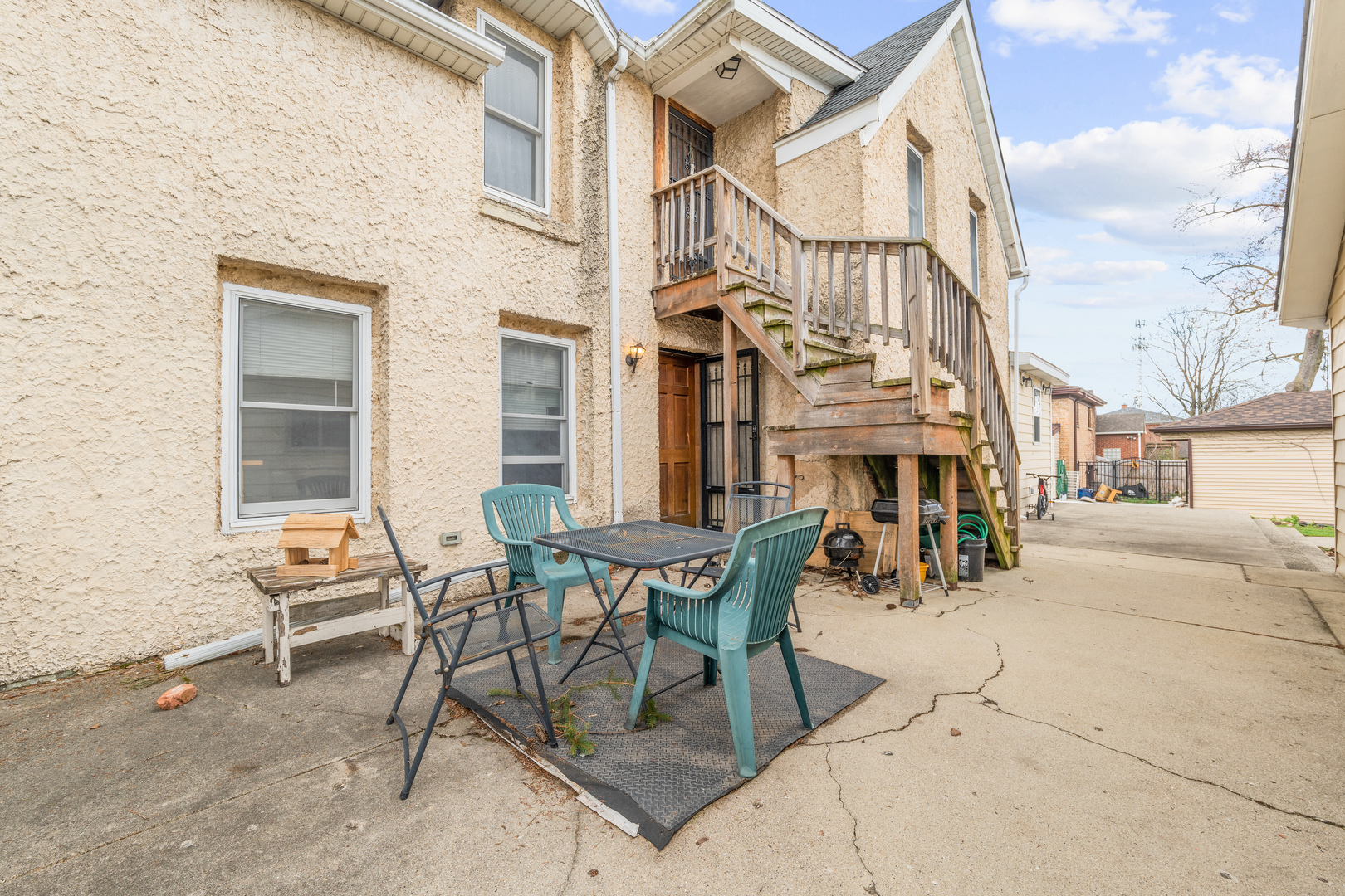 427 Delles Road Wheaton, IL 60187 - Photo 28 of 31 a view of a building with sitting area