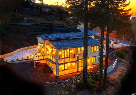 $2,895,000 | 3936 Skyfarm Drive, Santa Rosa, CA 95403