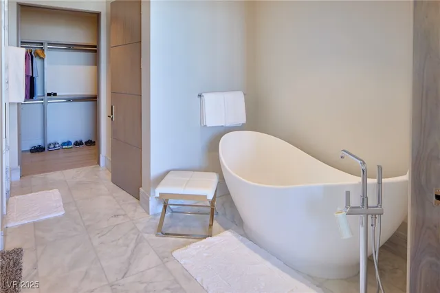 $8,000,000 | 11665 Smt Clb Drive, Unit 305, Las Vegas, NV 89135