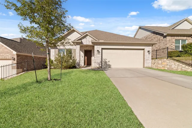 $2,000 | 919 Golden Willow Lane, Conroe, TX 77304