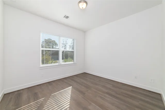 $2,000 | 919 Golden Willow Lane, Conroe, TX 77304