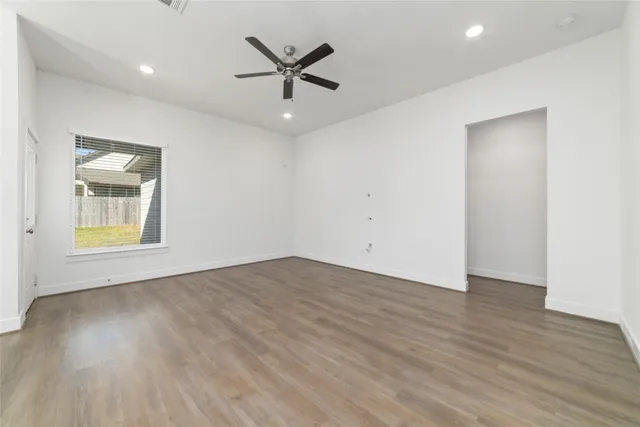 $2,000 | 919 Golden Willow Lane, Conroe, TX 77304