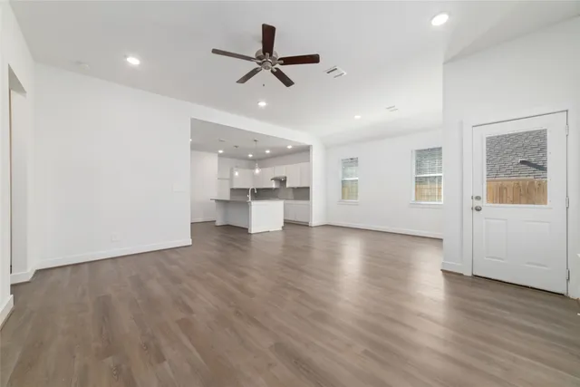 $2,000 | 919 Golden Willow Lane, Conroe, TX 77304