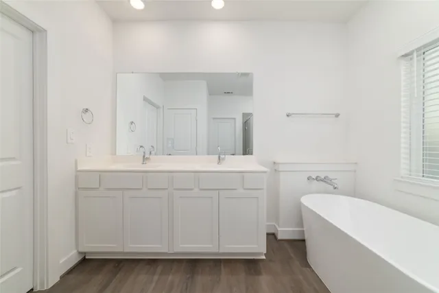 $2,000 | 919 Golden Willow Lane, Conroe, TX 77304