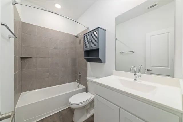 $2,000 | 919 Golden Willow Lane, Conroe, TX 77304