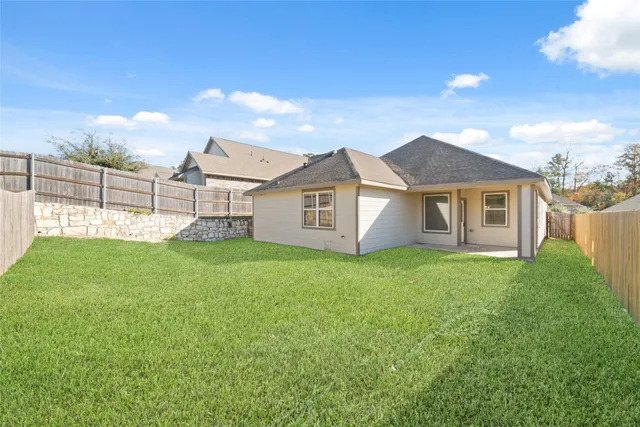 $2,000 | 919 Golden Willow Lane, Conroe, TX 77304
