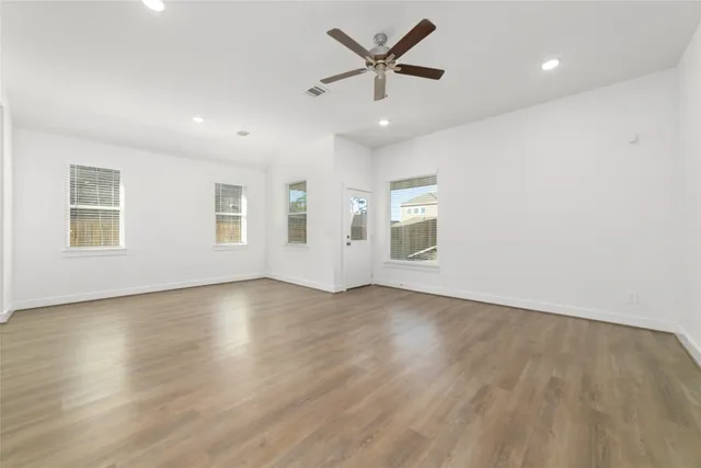 $2,000 | 919 Golden Willow Lane, Conroe, TX 77304