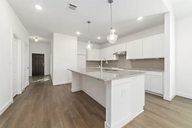 $2,000 | 919 Golden Willow Lane, Conroe, TX 77304