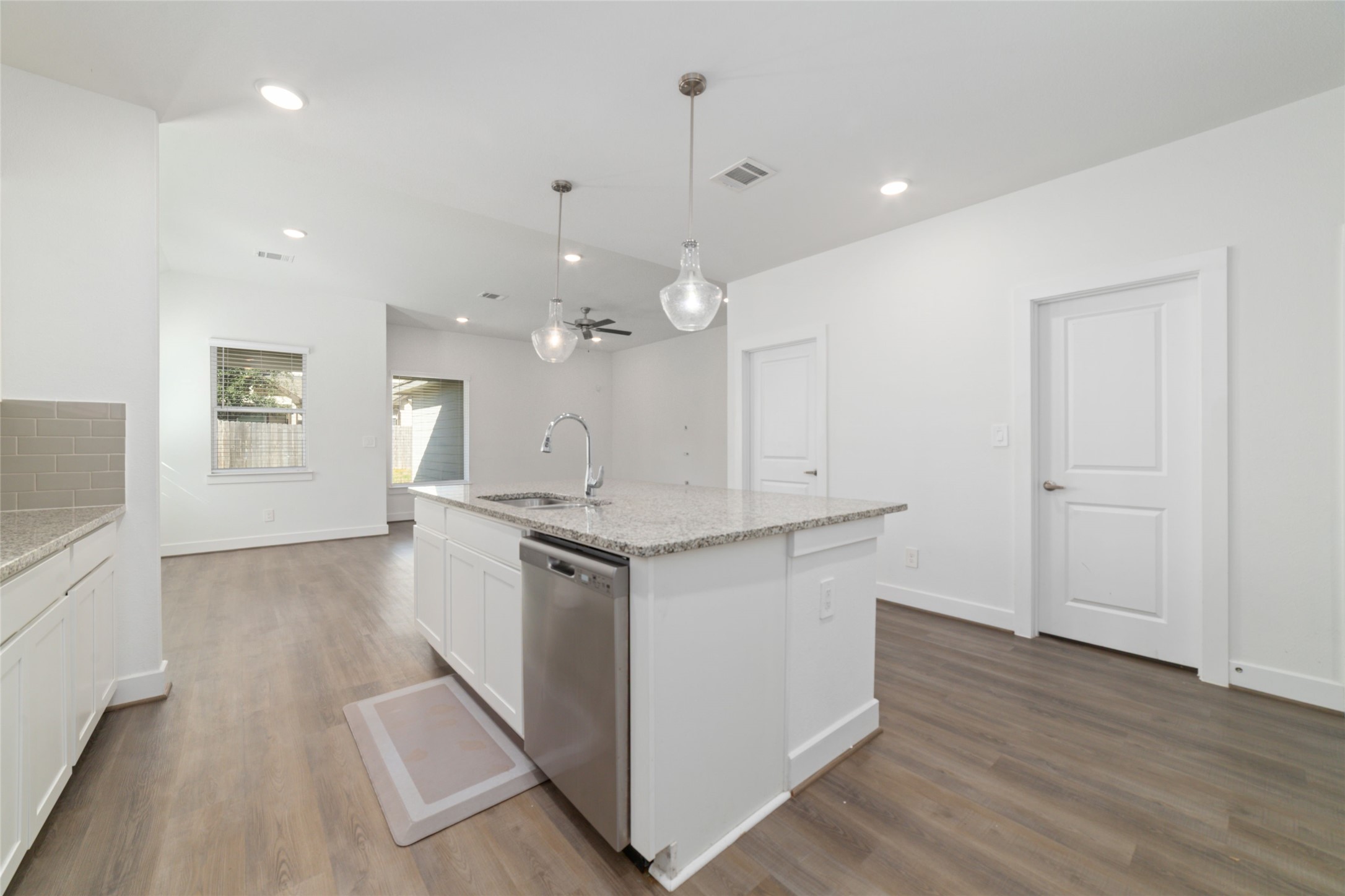 919 Golden Willow Lane Conroe, TX 77304 - Photo 7 of 22