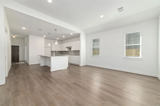 $2,000 | 919 Golden Willow Lane, Conroe, TX 77304