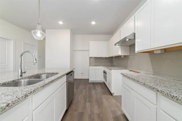 $2,000 | 919 Golden Willow Lane, Conroe, TX 77304