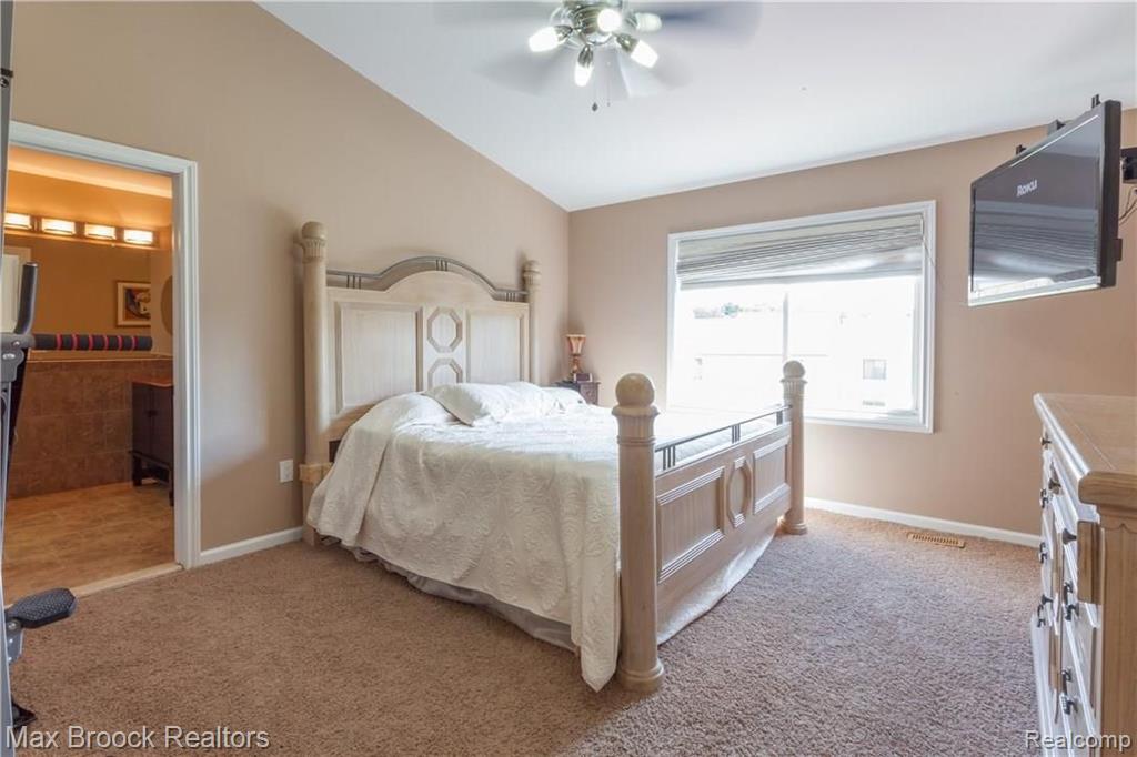 2223 Crystal Drive, Unit 24 Rochester Hills, MI 48309 - Photo 20 of 41