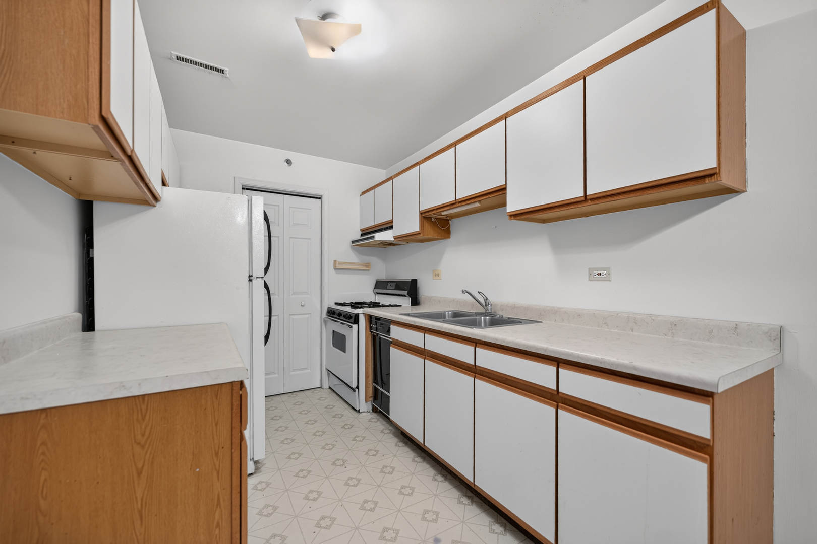 2S640 Cerny Road, Unit A4 Warrenville, IL 60555 - Photo 7 of 23 Gallery Image 7