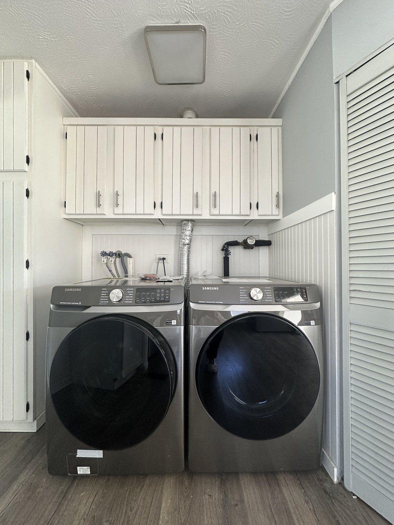 306 Mohawk Street Park Forest, IL 60466 - Photo 6 of 12 a kitchen with a sink and a washer dryer