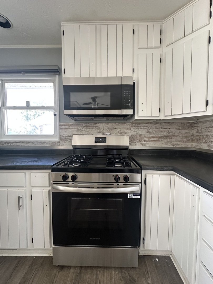 306 Mohawk Street Park Forest, IL 60466 - Photo 7 of 12 a stove top oven sitting inside of a kitchen