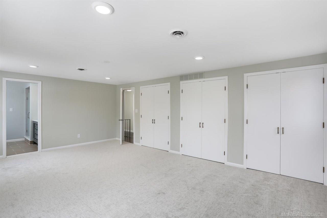 925 Ballantyne Road Grosse Pointe Shores, MI 48236 - Photo 21 of 32
