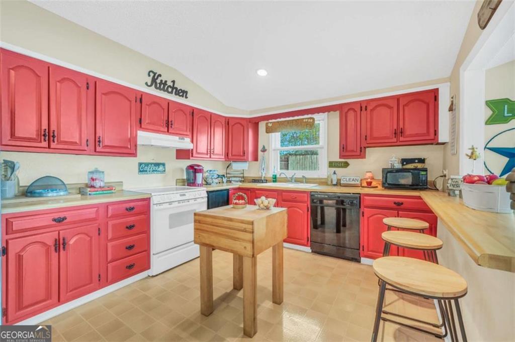 216 Deep Water Road Mansfield, GA 30055 - Photo 12 of 47