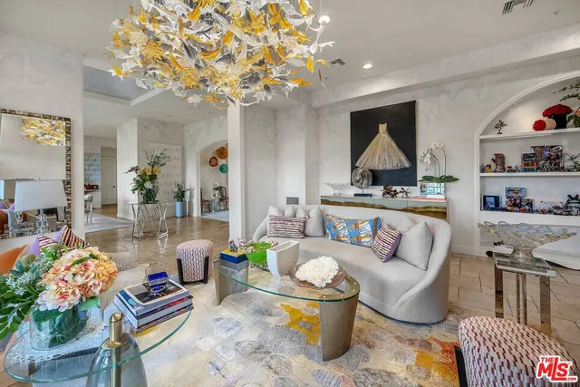 a kitchen that has a lot of cabinets in it