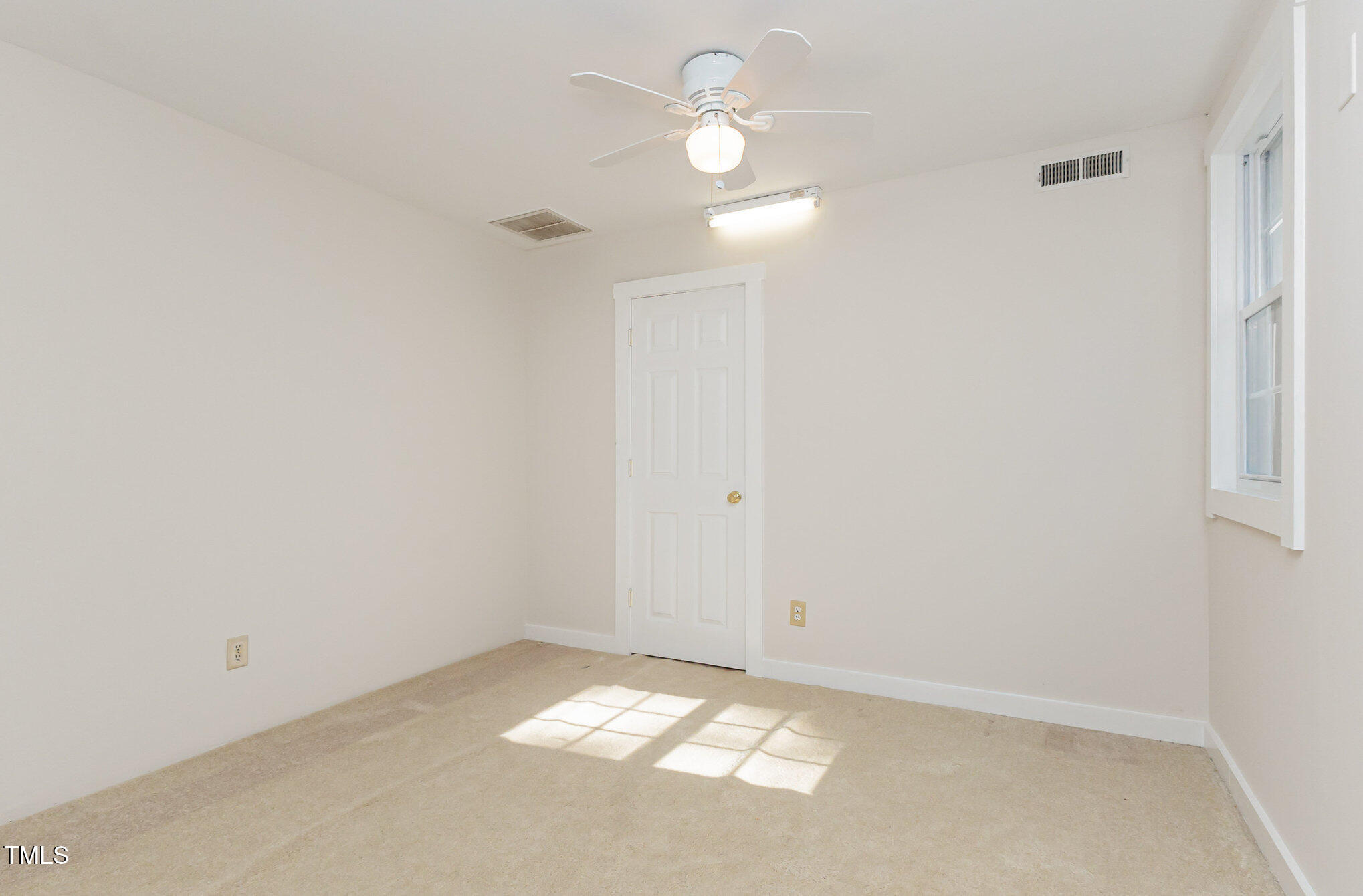 1423 Davis Road Hillsborough, NC 27278 - Photo 26 of 40 en empty room with windows and ceiling fan
