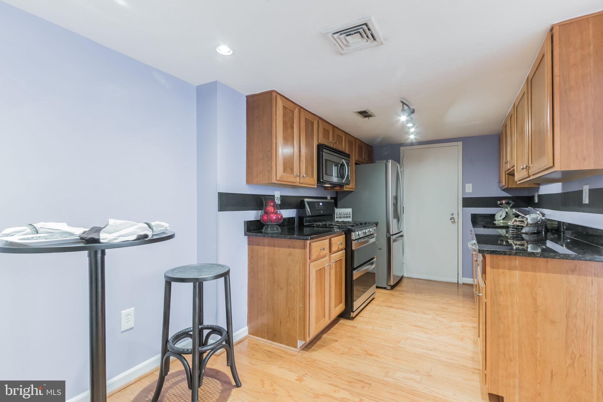 1515 South Arlington Ridge Road, Unit 704 Arlington, VA 22202 - Photo 13 of 38 Kitchen
