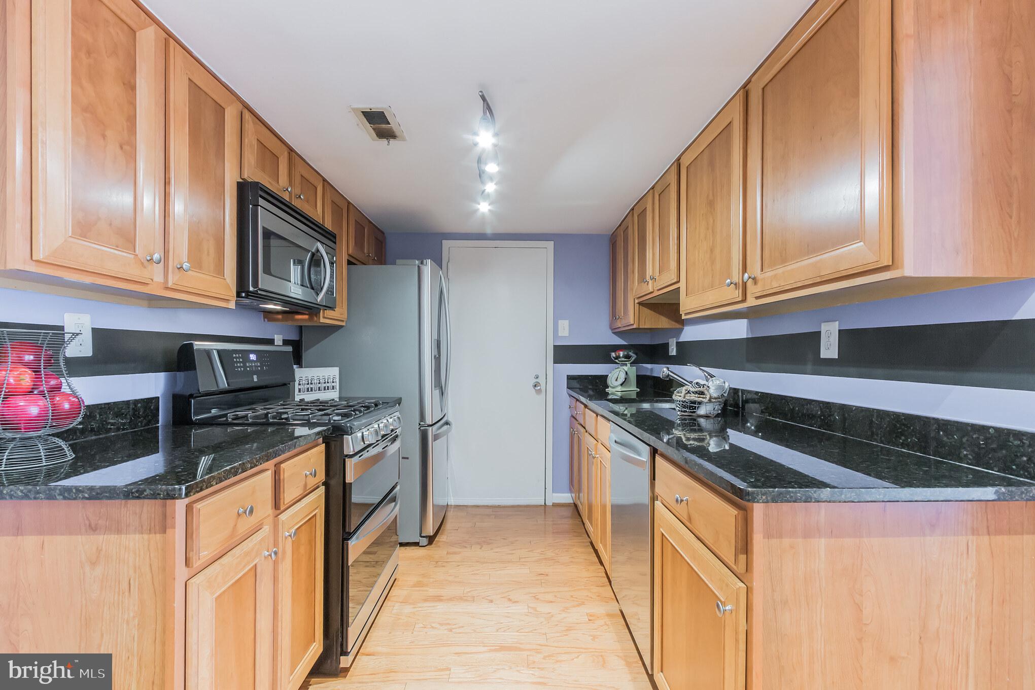 1515 South Arlington Ridge Road, Unit 704 Arlington, VA 22202 - Photo 14 of 38 Kitchen
