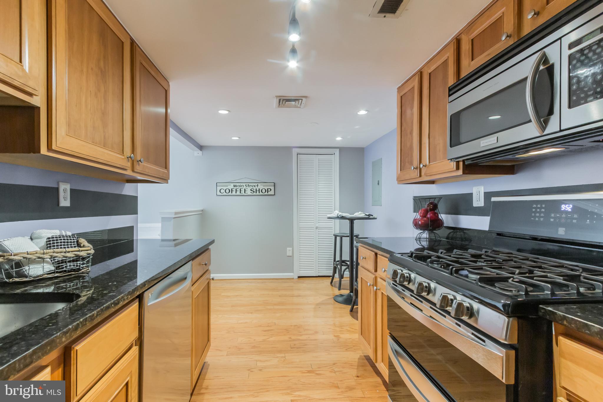 1515 South Arlington Ridge Road, Unit 704 Arlington, VA 22202 - Photo 17 of 38 Kitchen