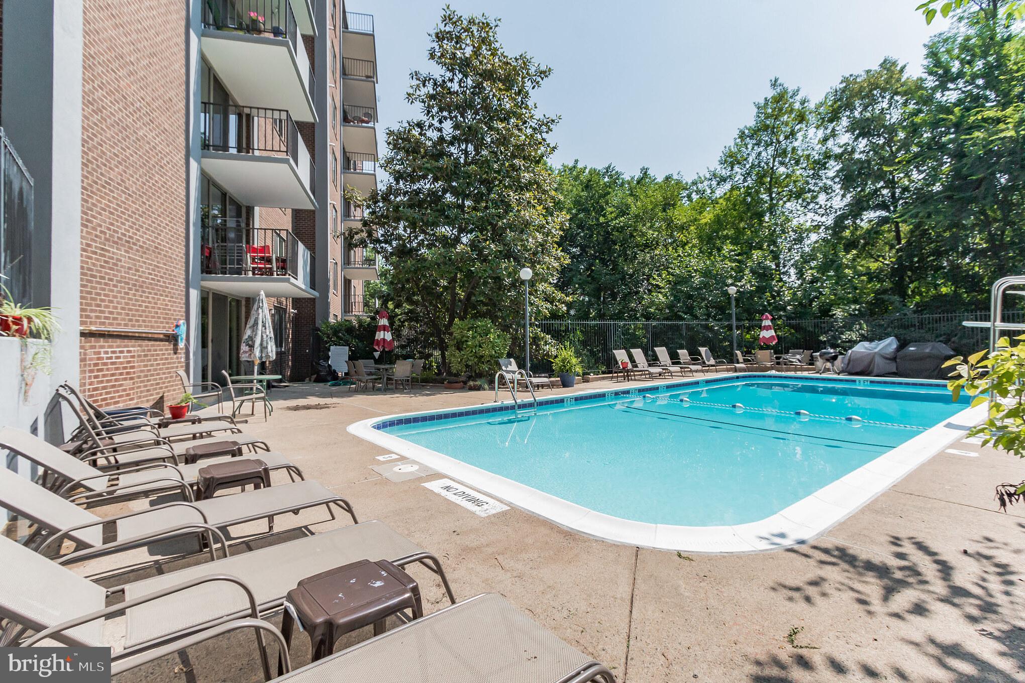 1515 South Arlington Ridge Road, Unit 704 Arlington, VA 22202 - Photo 35 of 38 Pool Area