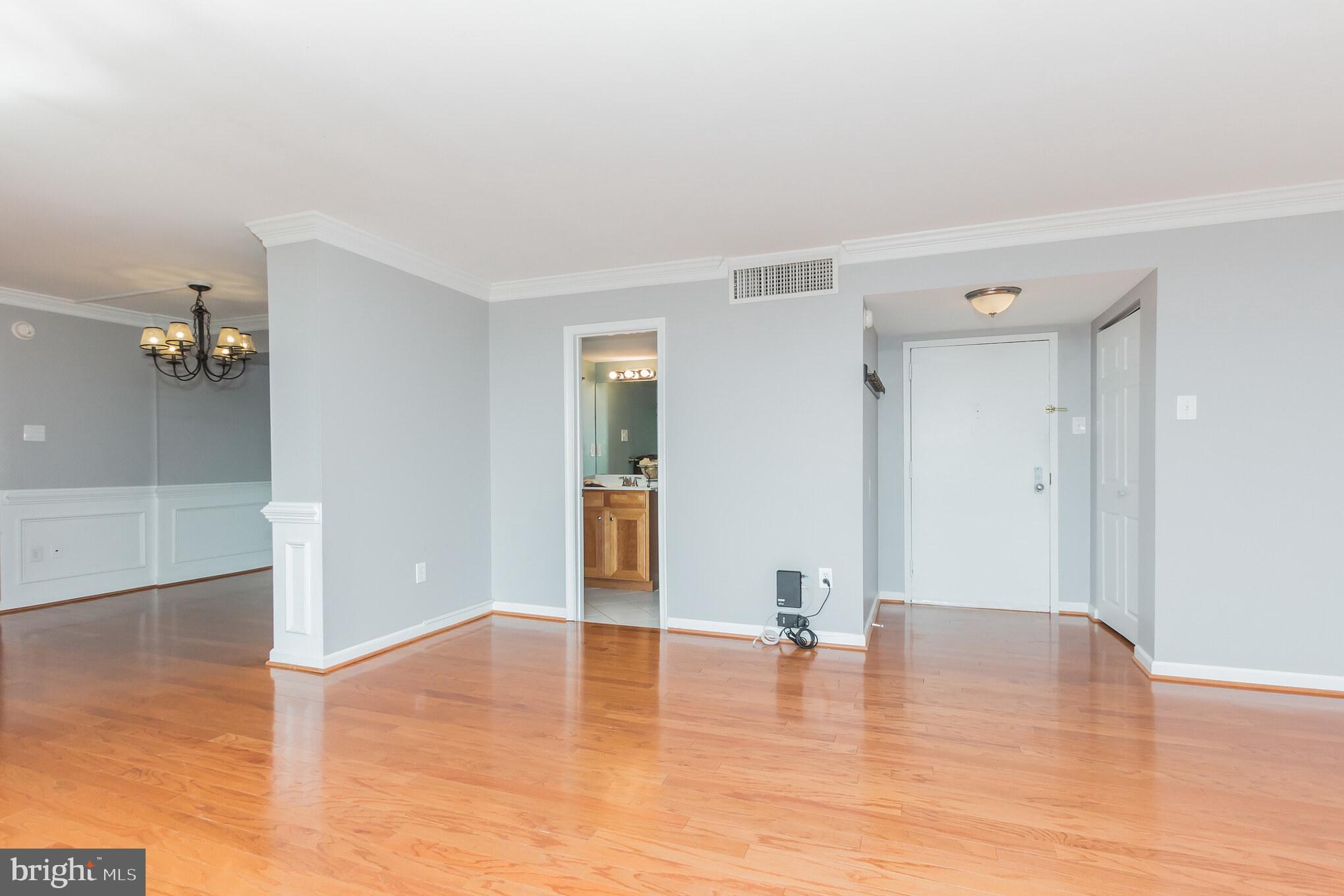 1515 South Arlington Ridge Road, Unit 704 Arlington, VA 22202 - Photo 5 of 38 Living Room