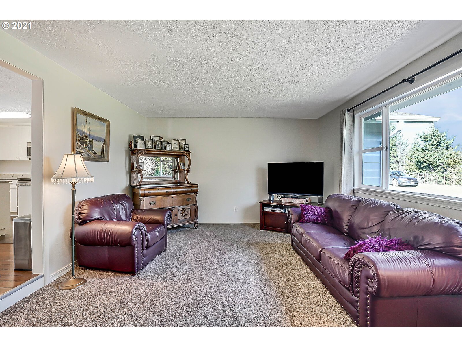 19000 Frost Road Dallas, OR 97338 - Photo 4 of 32