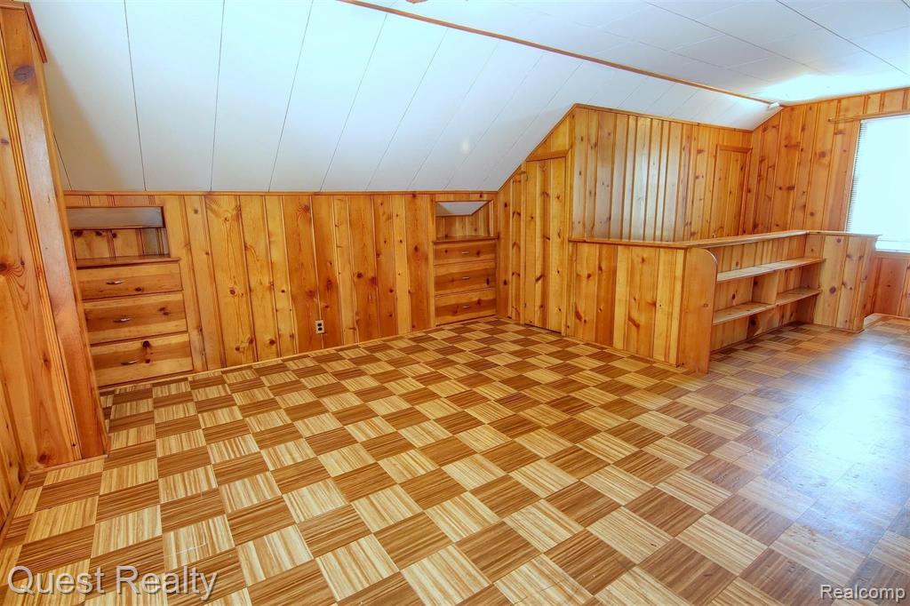 2132 Hampton Road Grosse Pointe Woods, MI 48236 - Photo 13 of 29