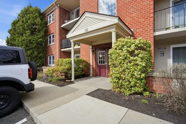 $230,000 | 32 Maple Crest Circle, Unit G, Holyoke, MA 01040