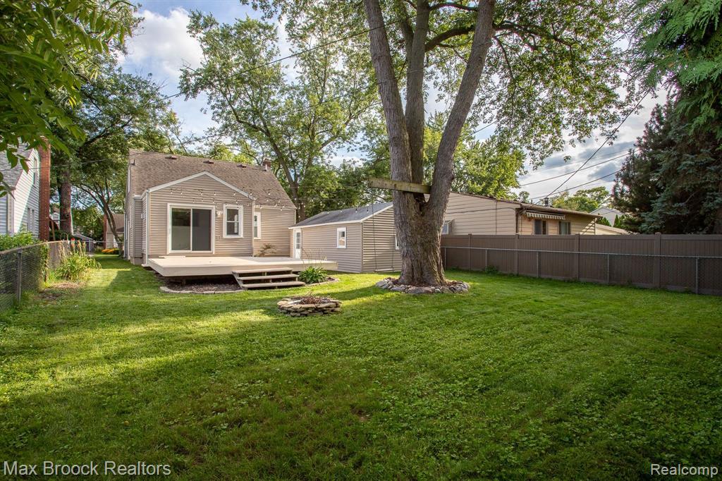 2182 Cambridge Road Berkley, MI 48072 - Photo 41 of 45