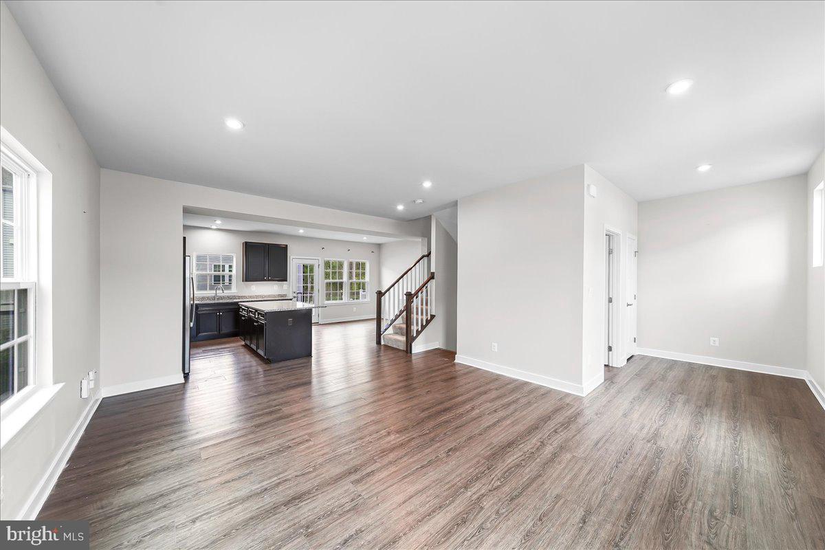 2145 Rivers Drive Newark, DE 19702 - Photo 4 of 30 Spacious, modern living area awaits you.