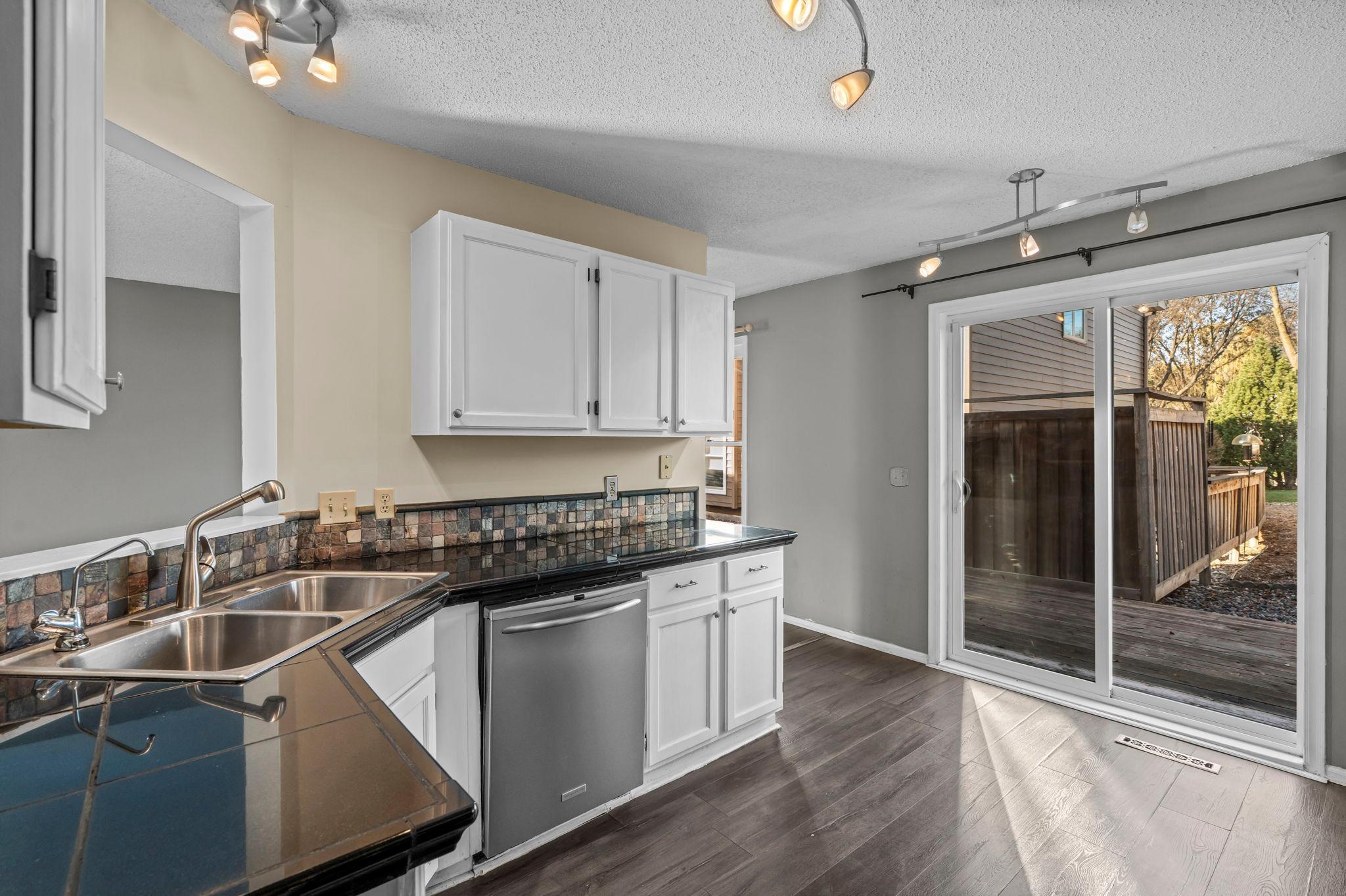 18502 Apple Tree Court Minnetonka, MN 55345 - Photo 12 of 31