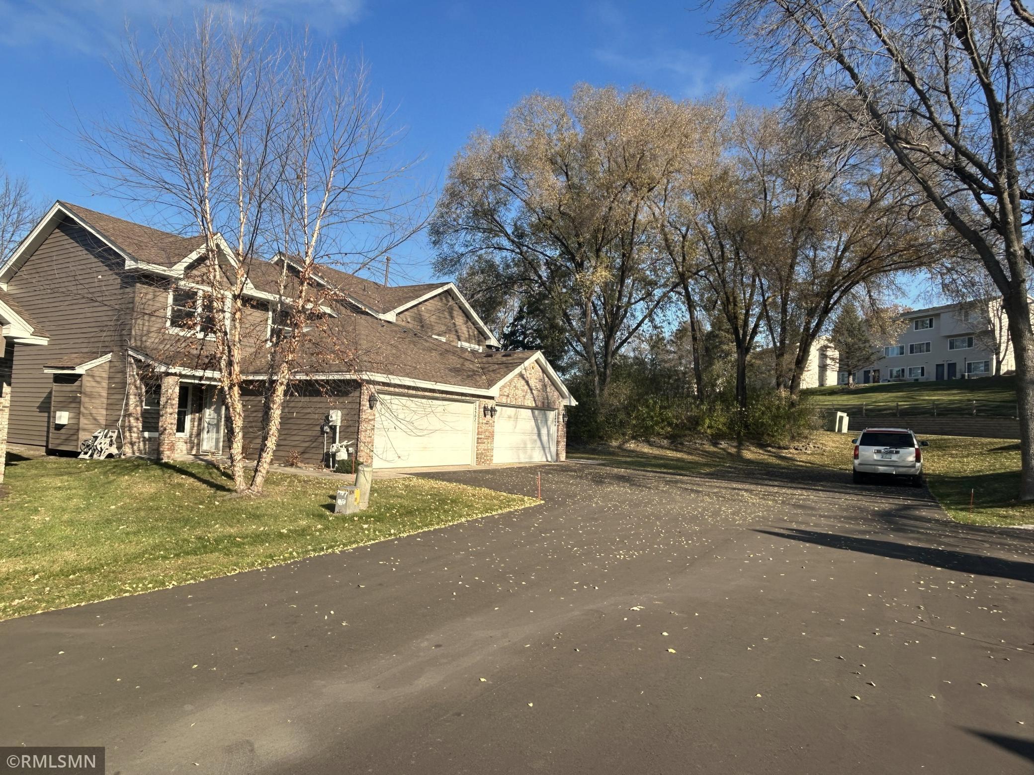 18502 Apple Tree Court Minnetonka, MN 55345 - Photo 4 of 31