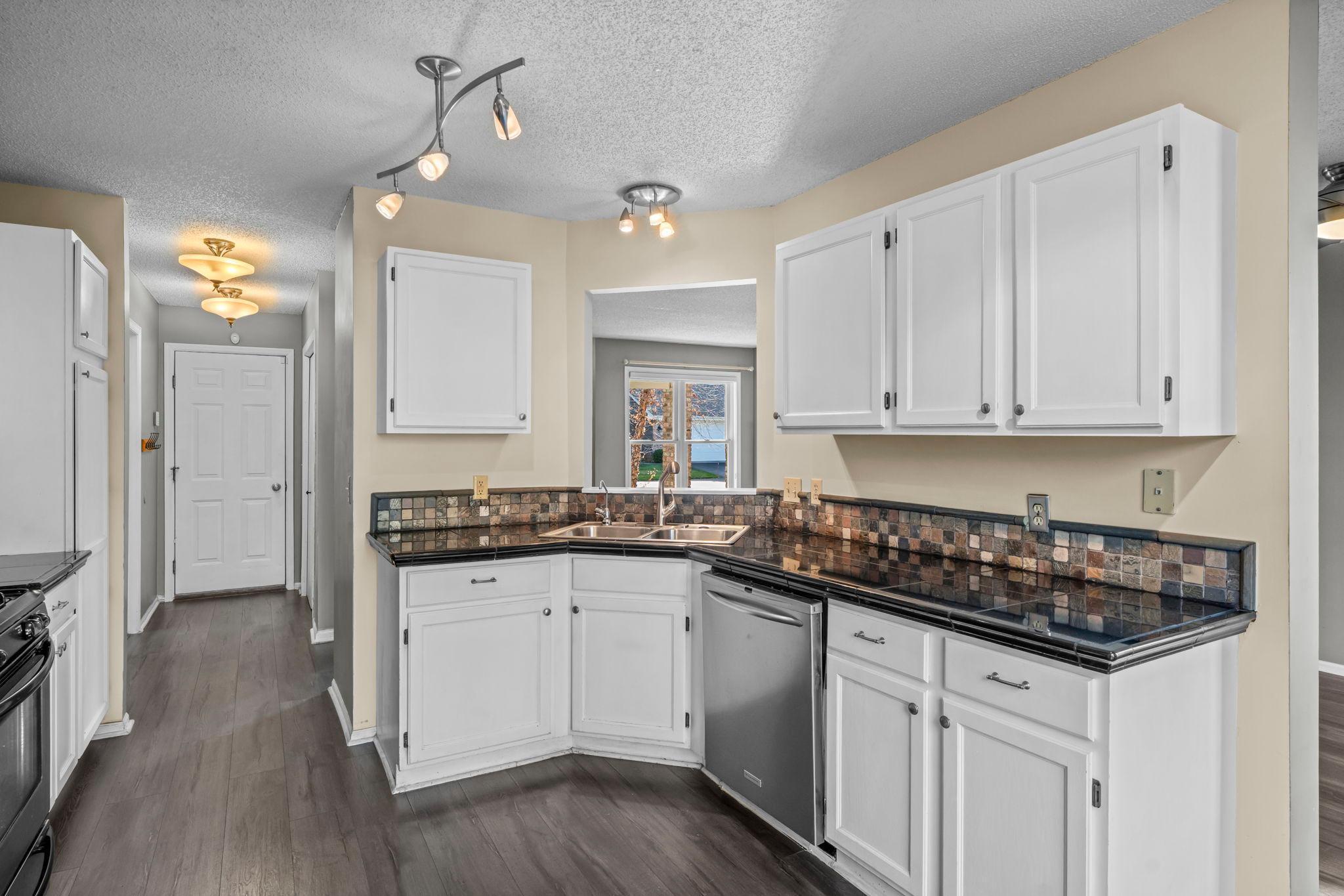 18502 Apple Tree Court Minnetonka, MN 55345 - Photo 10 of 31