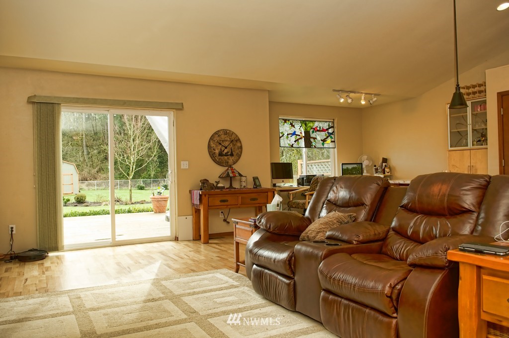 9515 185th Avenue Southwest Rochester, WA 98579 - Photo 4 of 20