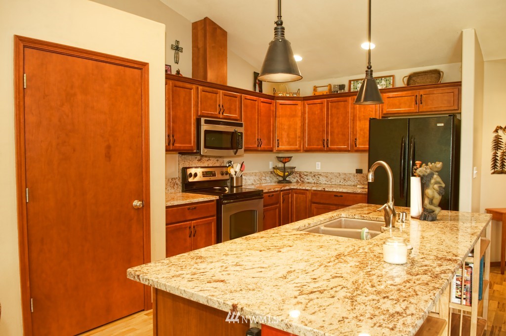 9515 185th Avenue Southwest Rochester, WA 98579 - Photo 6 of 20