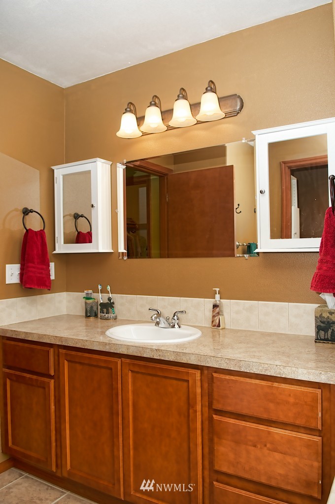 9515 185th Avenue Southwest Rochester, WA 98579 - Photo 9 of 20