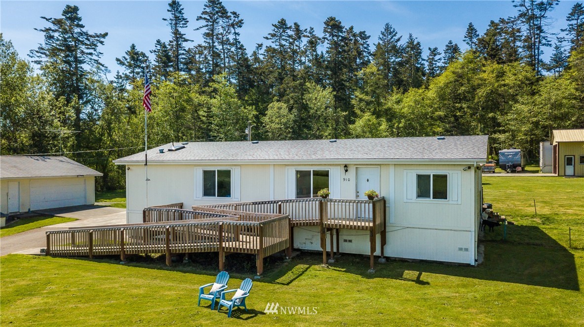 910 Fort Casey Road Coupeville, WA 98239 - Photo 2 of 25 Gallery Image 2