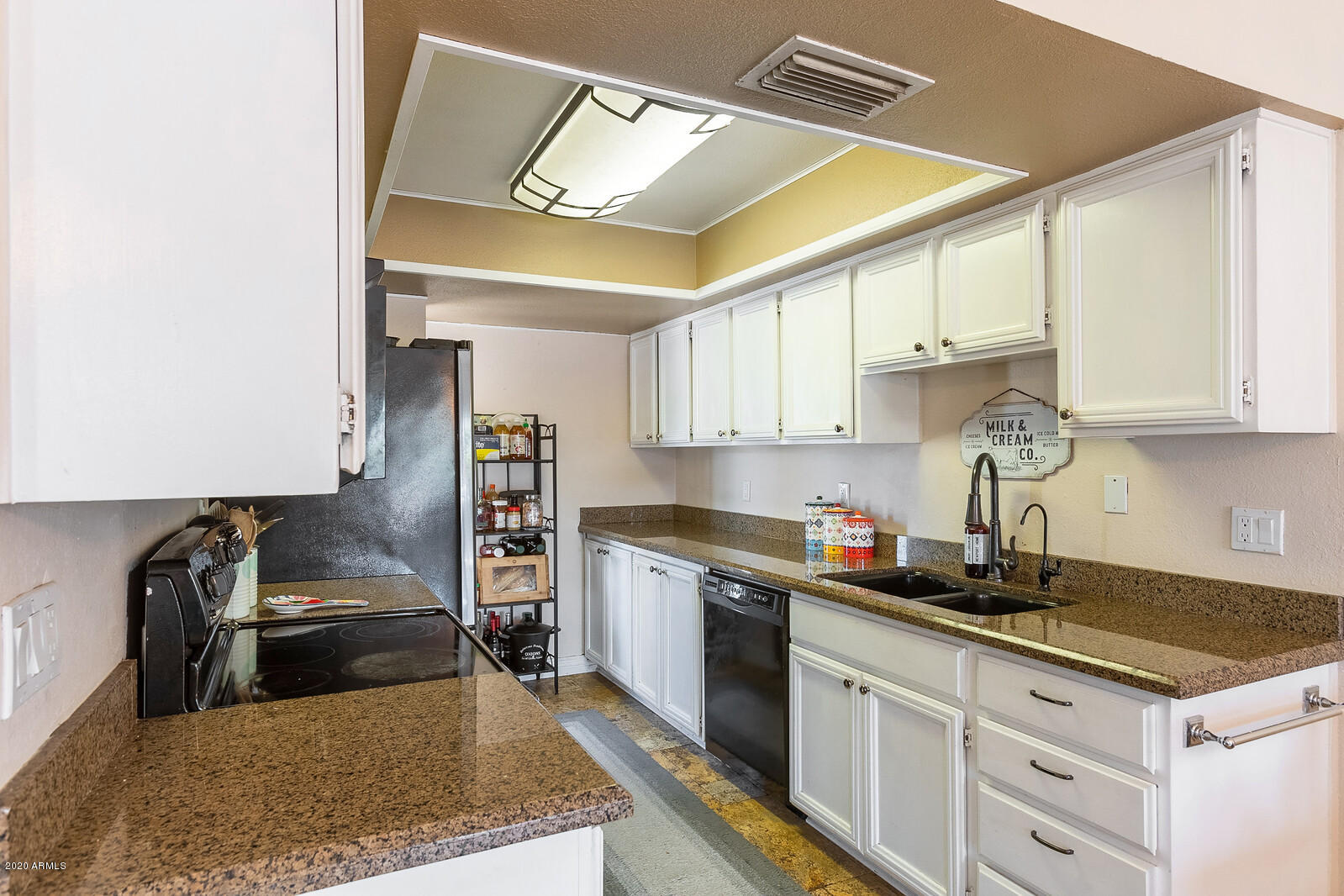 3927 East Wethersfield Road Phoenix, AZ 85032 - Photo 8 of 25 3927_E_Wethersfield_Rd__10_mls