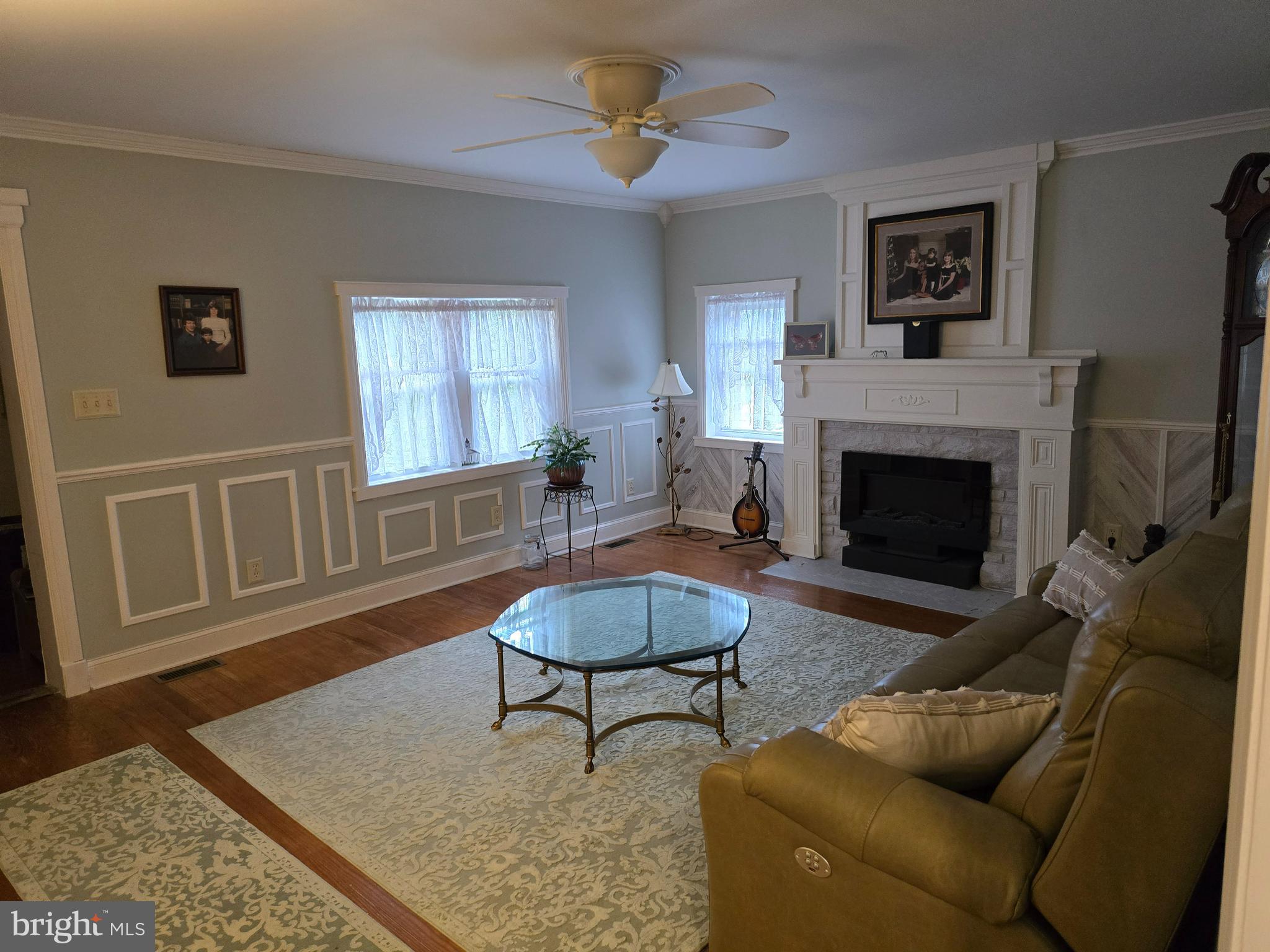 1726 Glassboro Road Williamstown, NJ 08094 - Photo 3 of 26 Living Room
