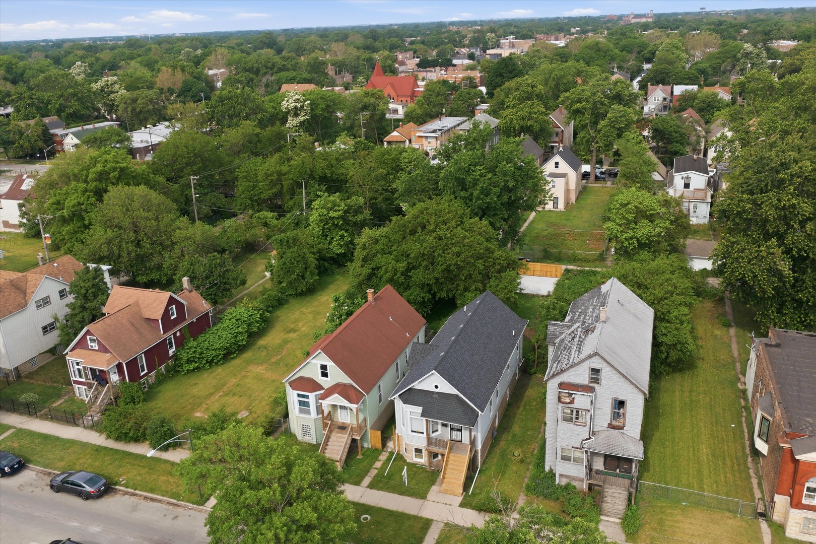 7828 South Escanaba Avenue Chicago, IL 60649 - Photo 40 of 41 an aerial view of residential houses with outdoor space and trees