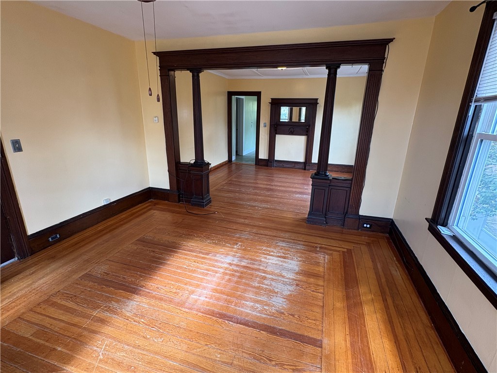 137 Rutherglen Avenue Providence, RI 02907 - Photo 17 of 37 Unit 2 double parlour.